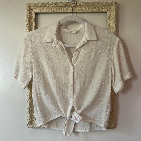 H&M | Off-White Button-Down Crop Front Tie Short Sleeve Shirt - Picture 3 of 10